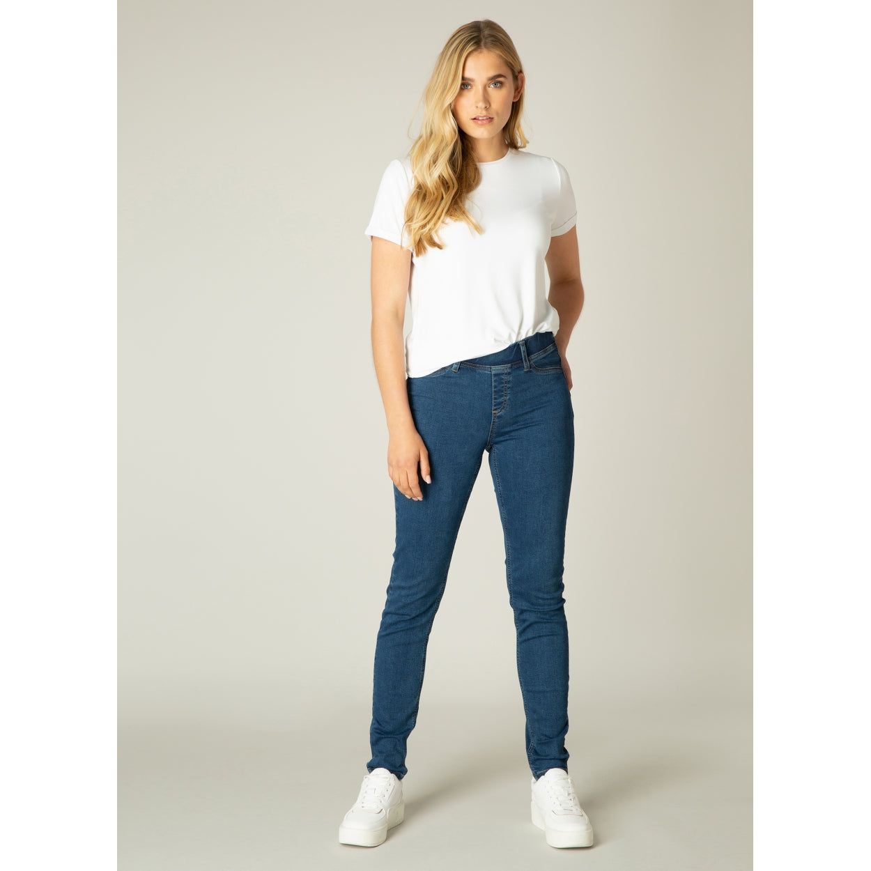 "Tess" Mid Rise Jeans