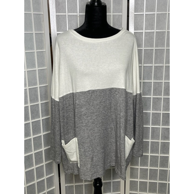 Crew Neck Top with Contrast Color