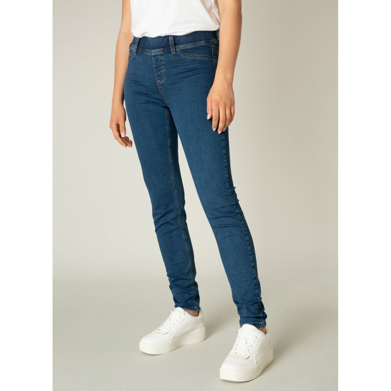 "Tess" Mid Rise Jeans